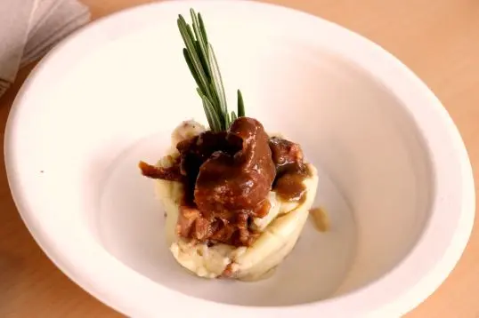 Timbal de Codillo Asado con Rosti
