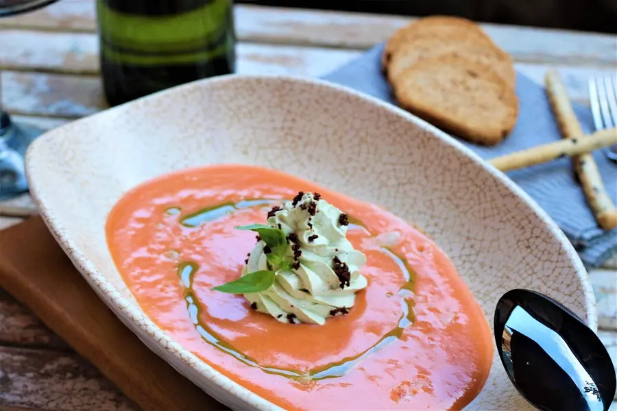 receta_Salmorejo con Espuma de HierbaBuena y Sal de Jamón