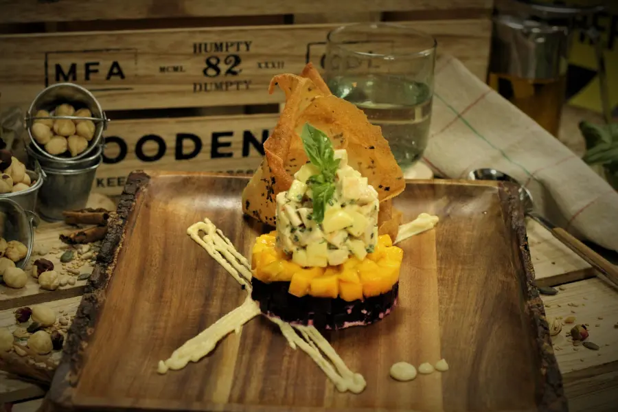 receta_Tartar de Pollo Marinado y Mango con Crema Reina