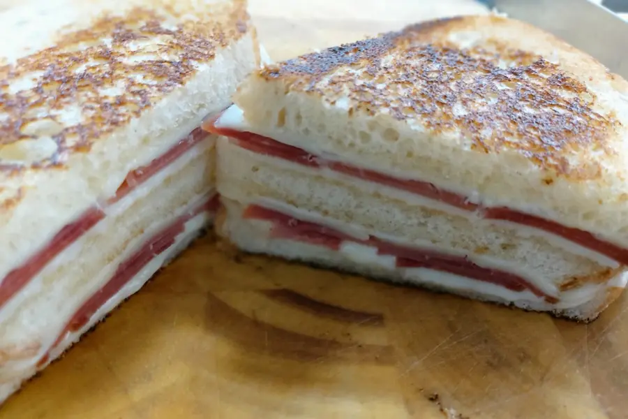 Sandwich Bikini iberico
